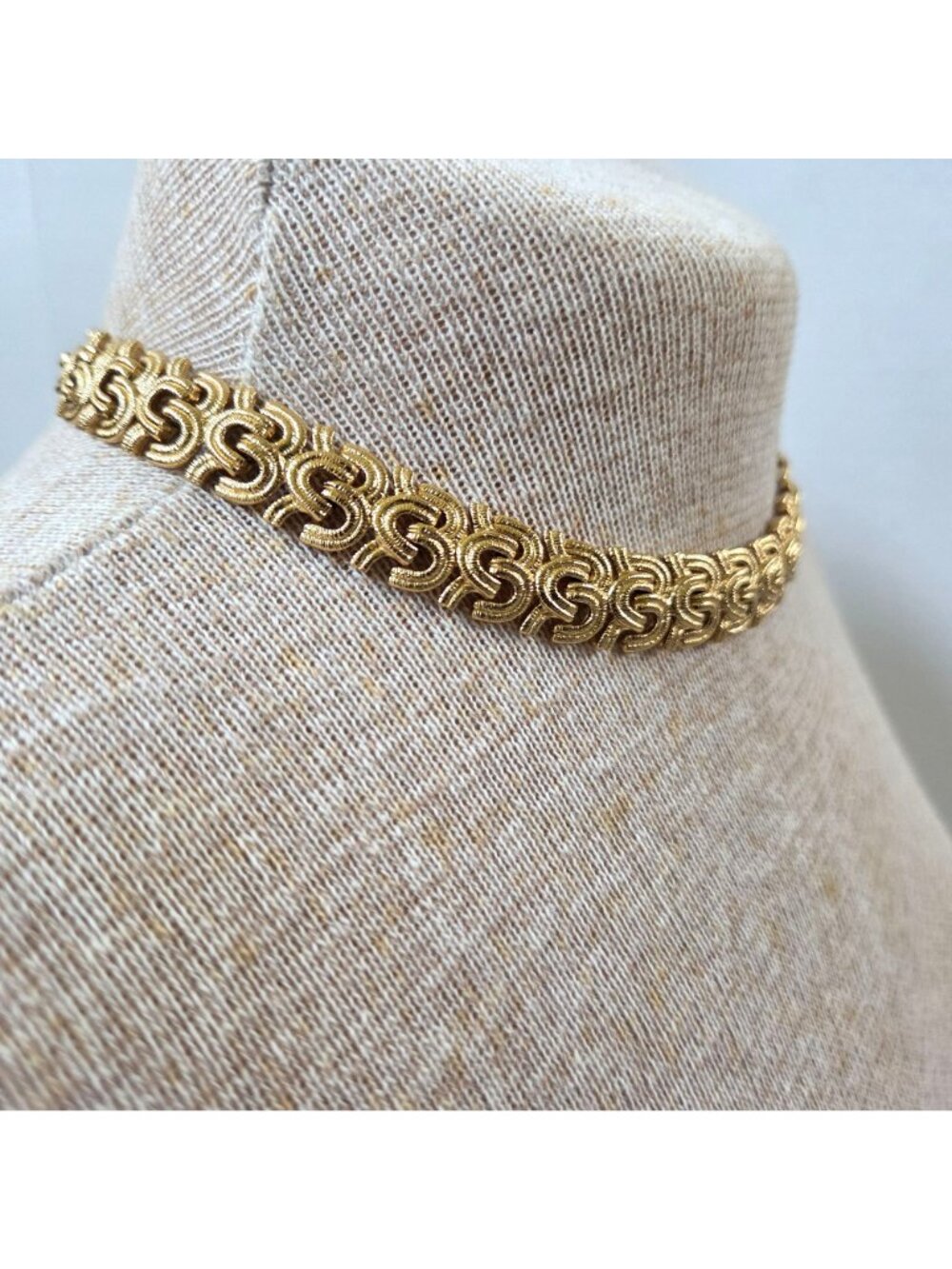 Vintage Monet Necklace Raging Seas Gold Tone Articulated Textured 16" Choker - Picture 4 of 8